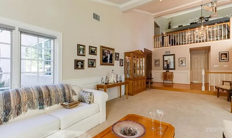 Stunning Western Styled House Photo 4