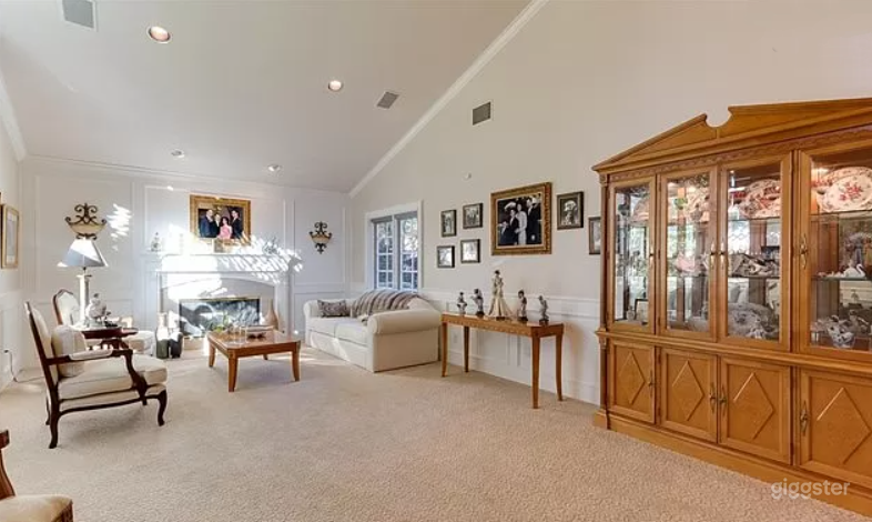 Stunning Western Styled House Photo 3