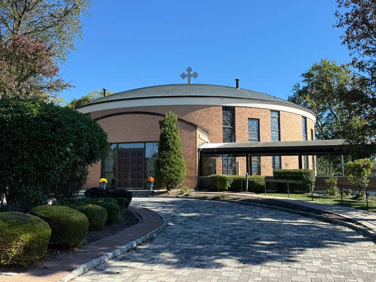  Spacious outdoor location 