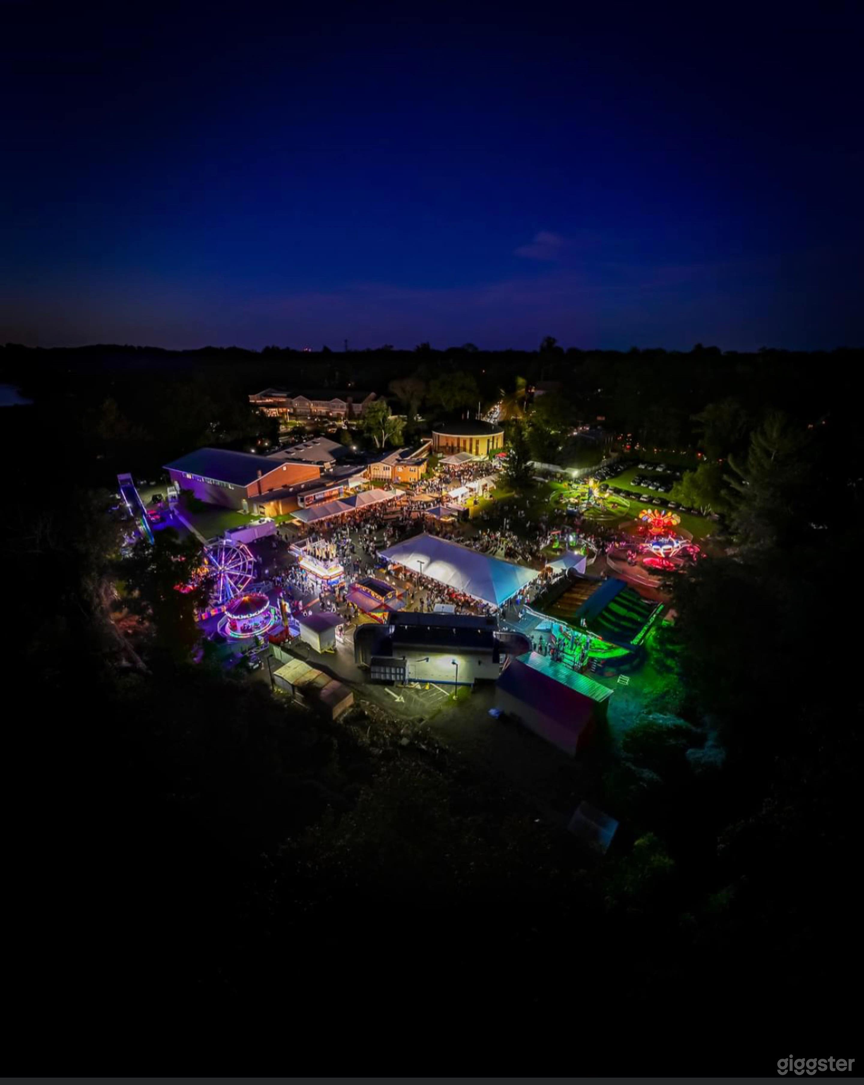 Spacious outdoor location Photo 1