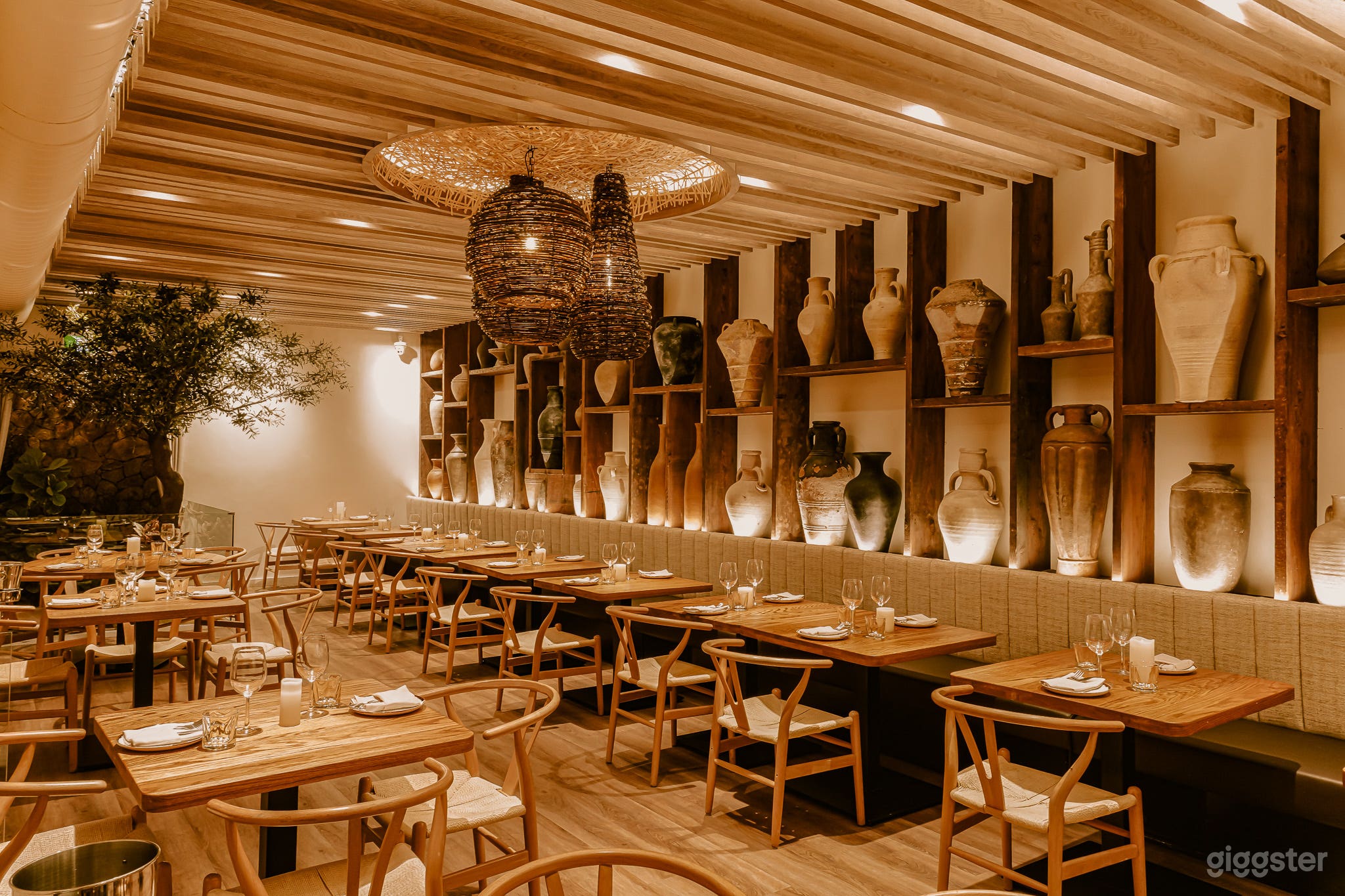 5000 Square-Foot Premier Restaurant Toronto  Photo 1