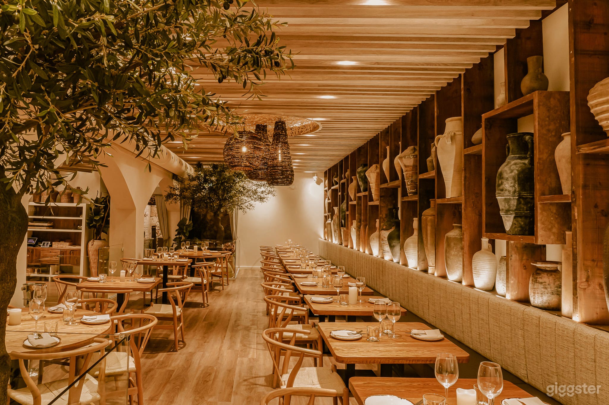 5000 Square-Foot Premier Restaurant Toronto  Photo 2