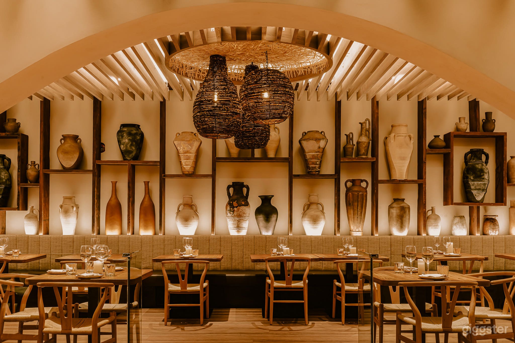 5000 Square-Foot Premier Restaurant Toronto  Photo 4