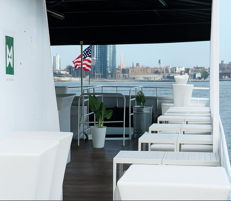  An Unrivaled Rooftop Yacht Nightclub Experience 
