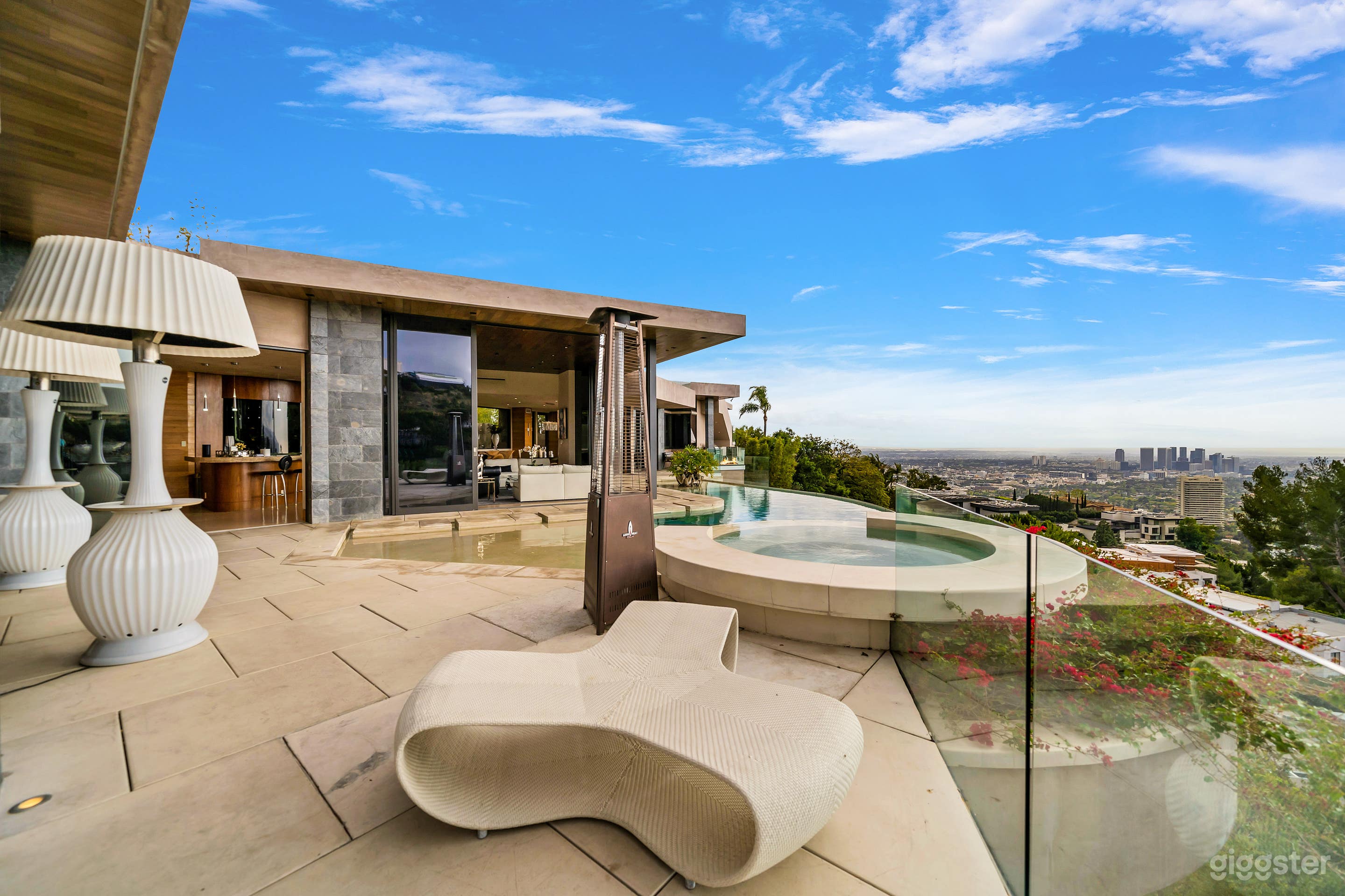  CITY VIEW OASIS: BLUE JAY MODERN FOR PRODUCTIONS Photo 2