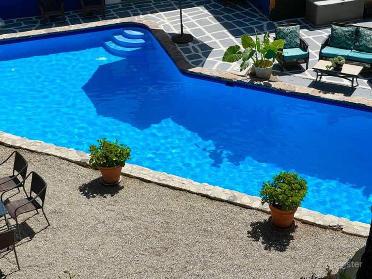  Pixel Paradiso   L.A. foothills tennis court. Very Private 