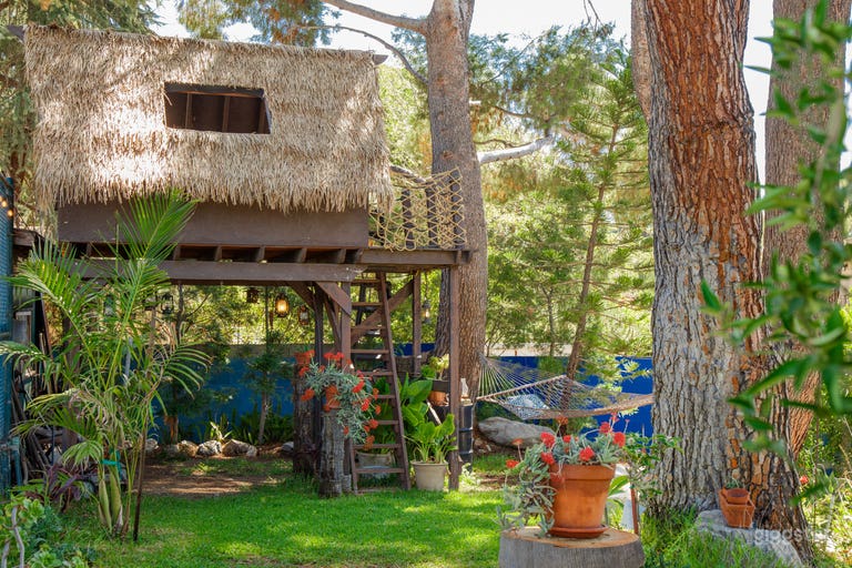  Pixel Paradiso   L.A. foothills tennis court. Very Private 