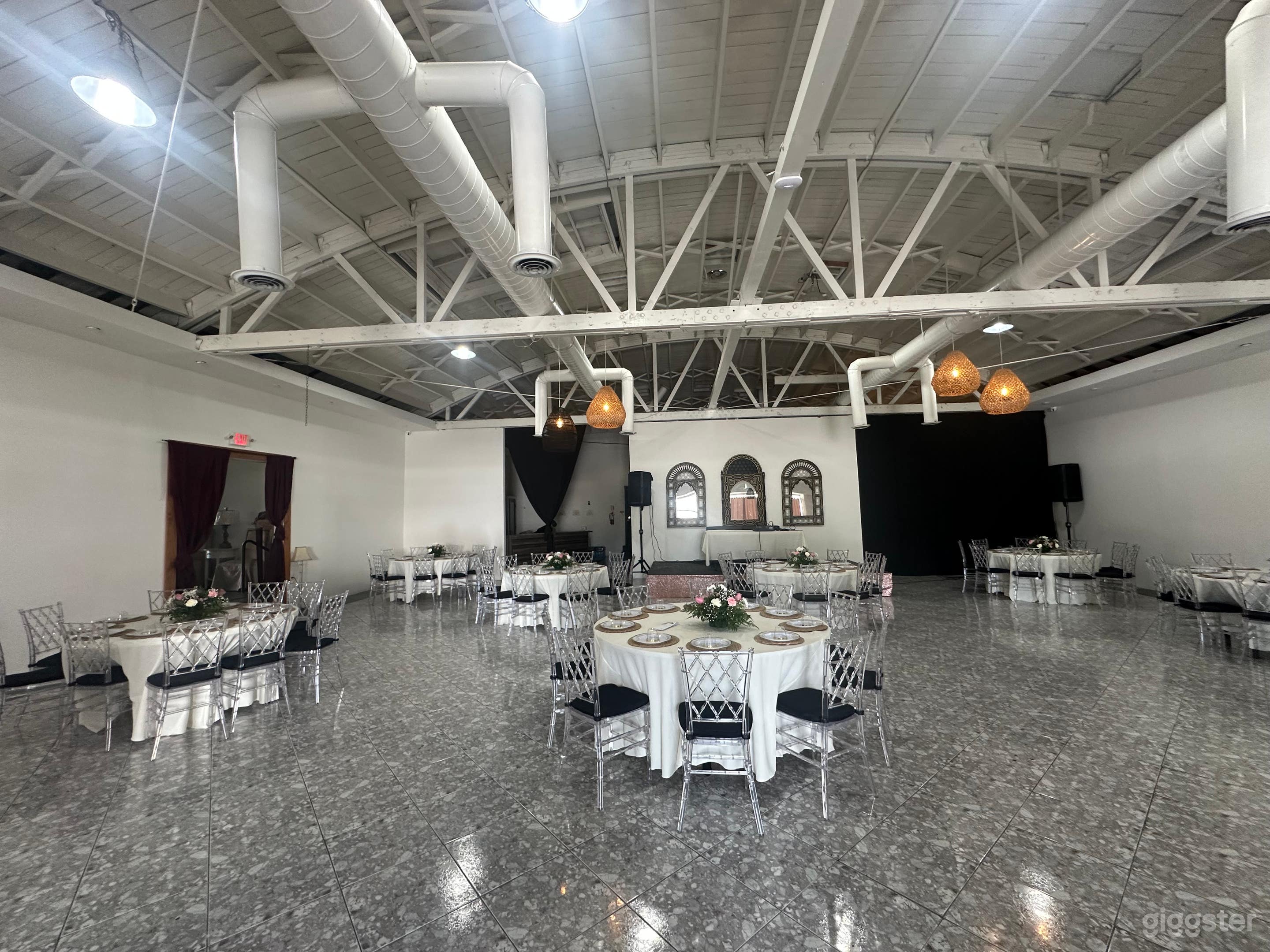 Beverly Hills Adjacent Open Space with High Ceiling Photo 1