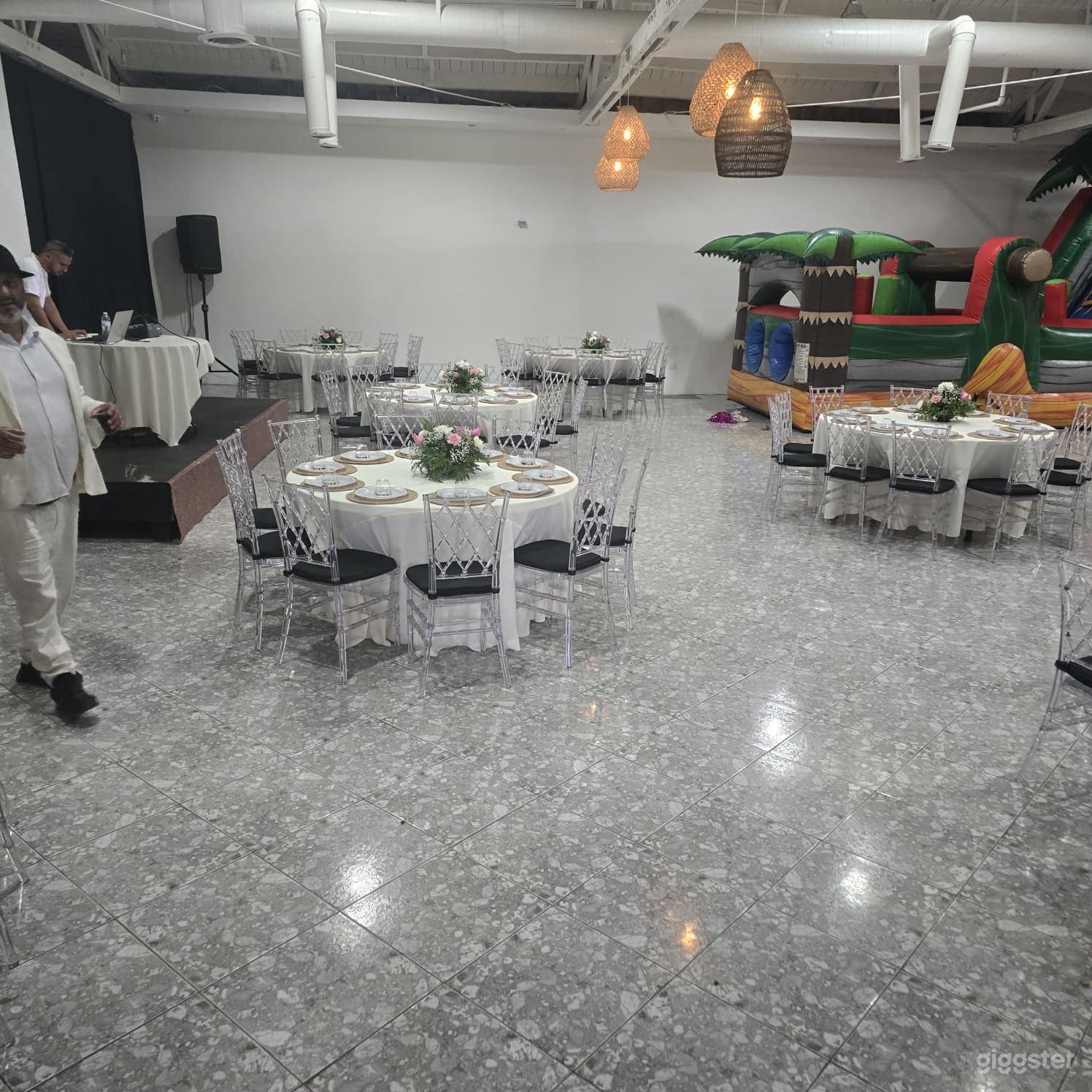 Beverly Hills Adjacent Open Space with High Ceiling Photo 2
