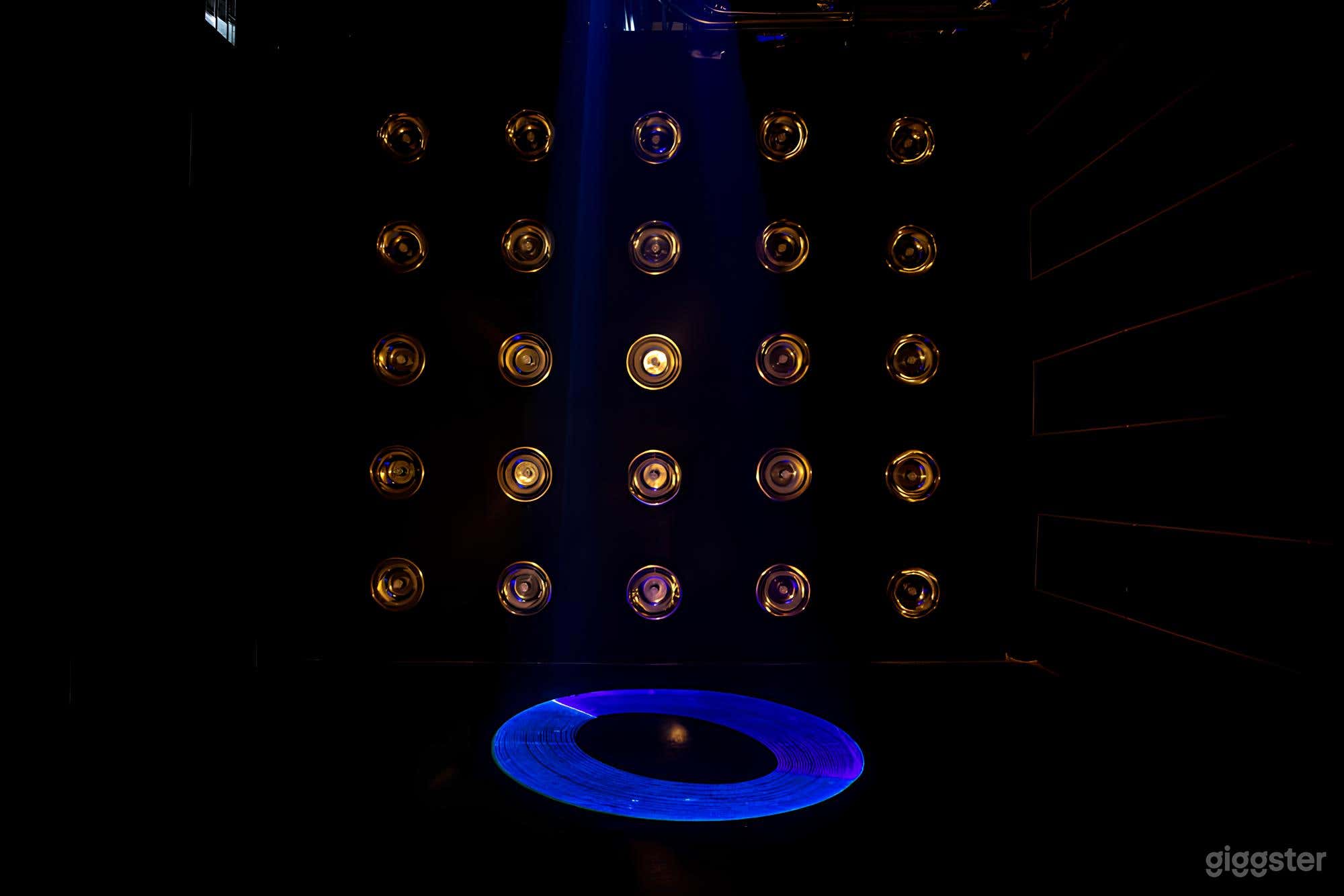 Neon &amp; Spotlights Blackout Photo/Video Studio Photo 4