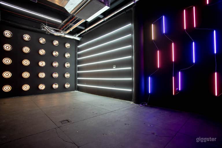  Neon & Spotlights Blackout Photo/Video Studio 