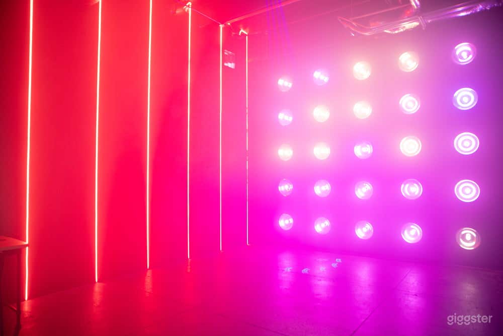 Neon &amp; Spotlights Blackout Photo/Video Studio Photo 4