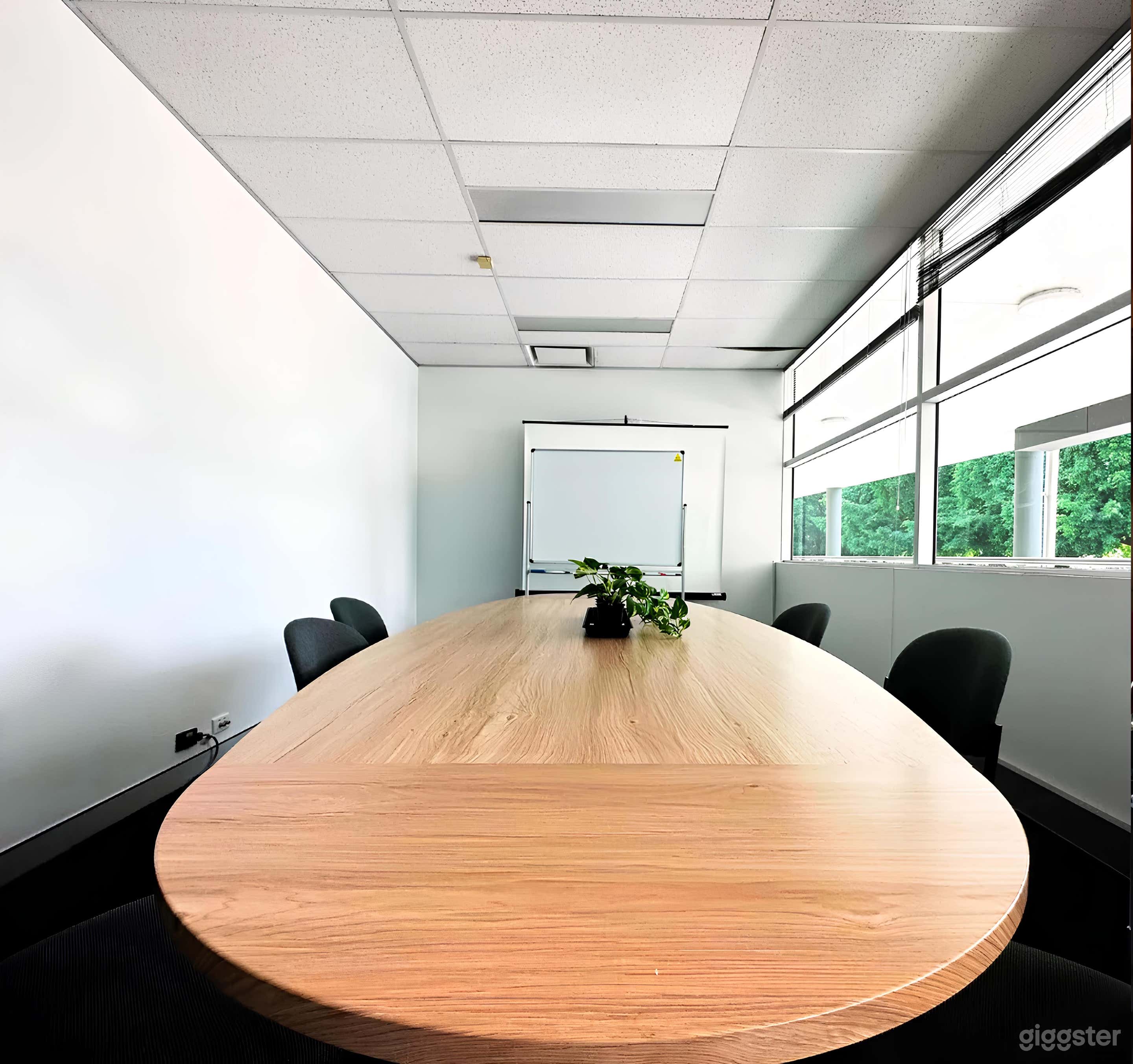 Corporate Meeting Room in West End Photo 1