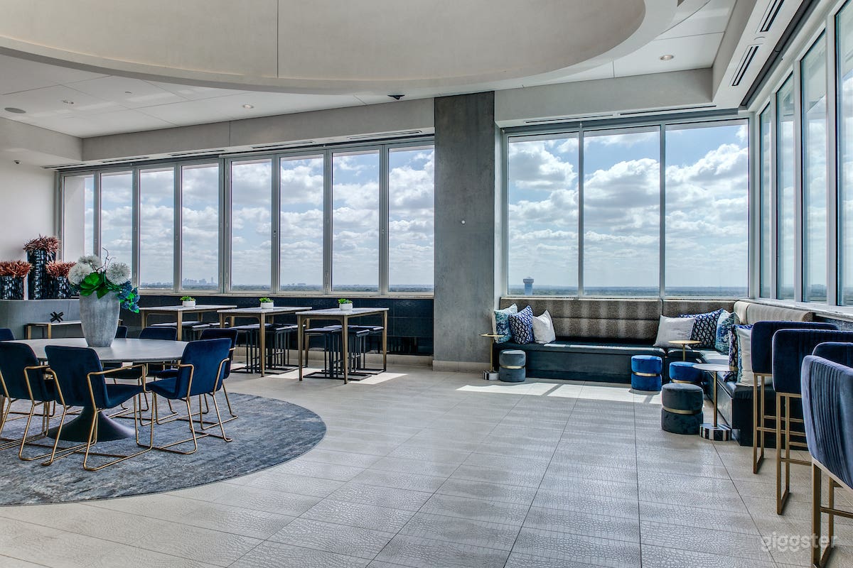 Incredible Sky Lounge w/ Dallas Views Photo 3