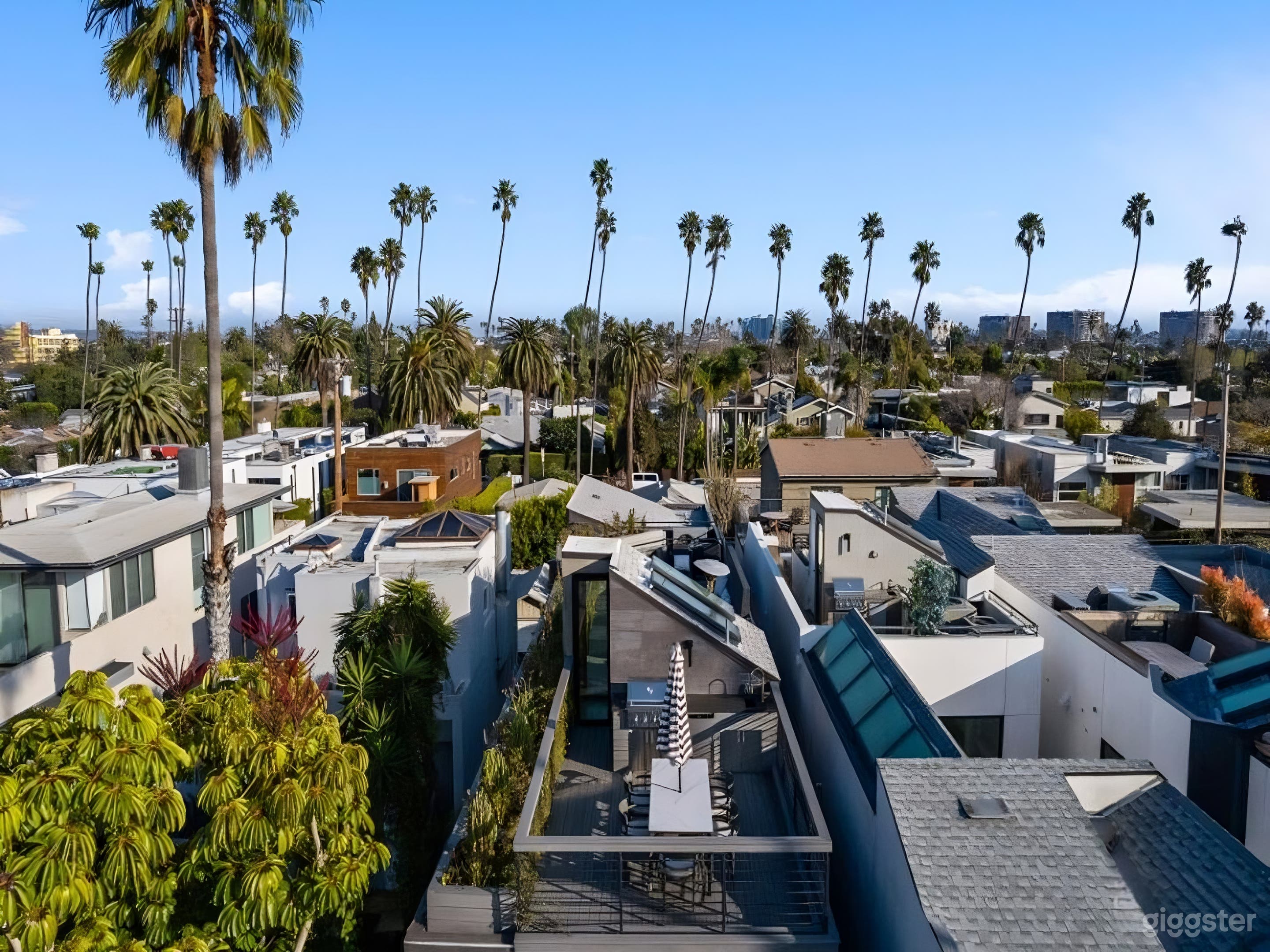 SUNSET VENICE CINEMATIC LUXE VILLA W/POOL Photo 4