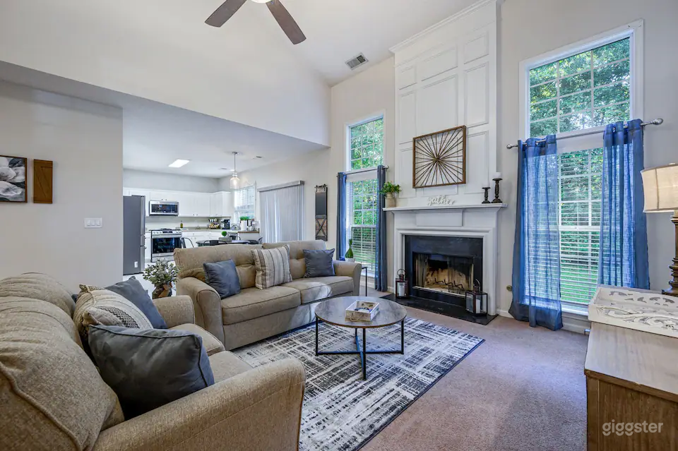 Enjoy This Amazing Home With Porch &amp; Grill Near DT Photo 1