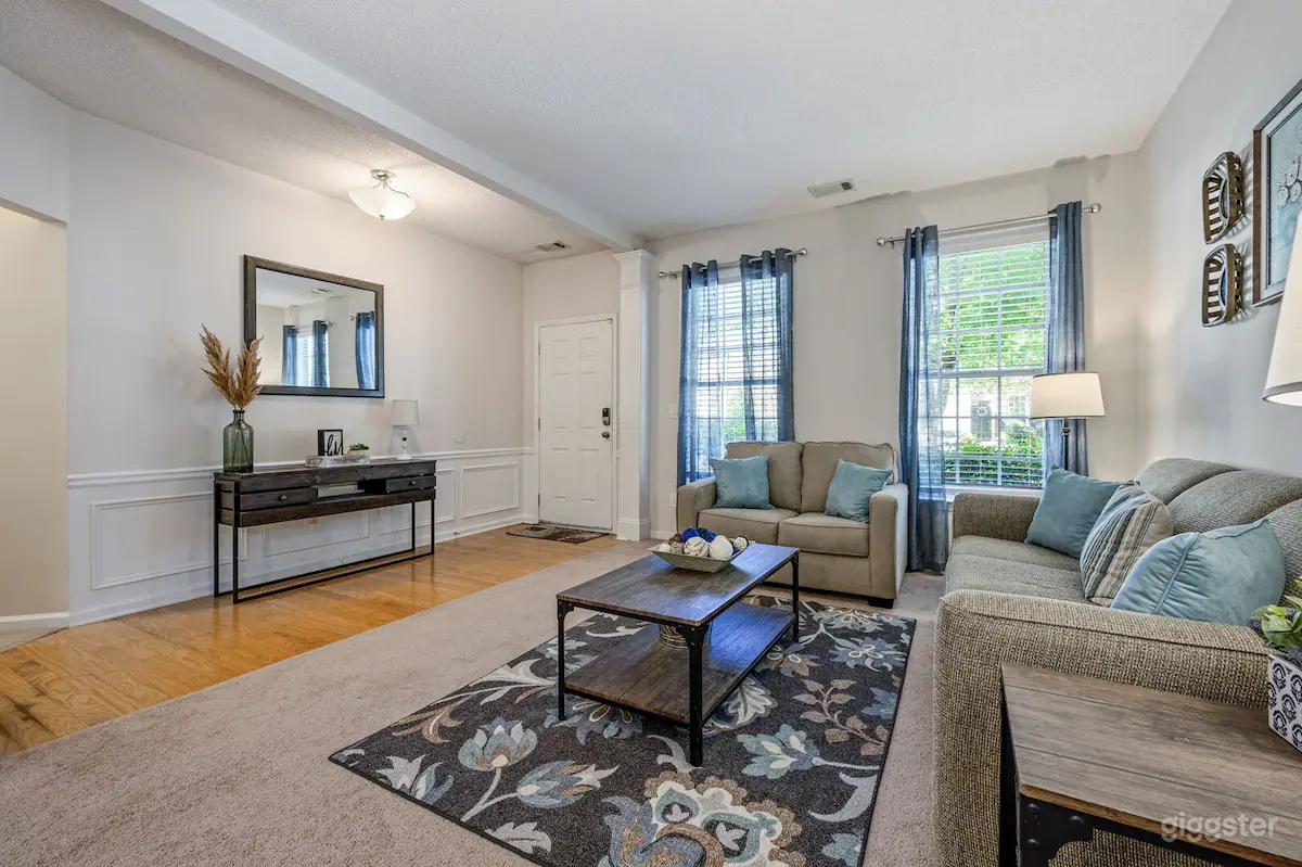 Enjoy This Amazing Home With Porch &amp; Grill Near DT Photo 3