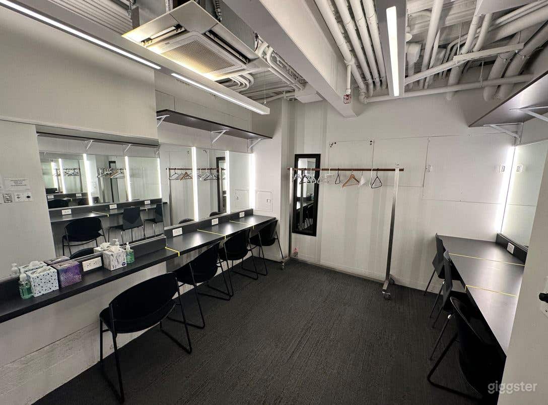 Dynamic &amp; Intimate Performance Theater  Photo 4