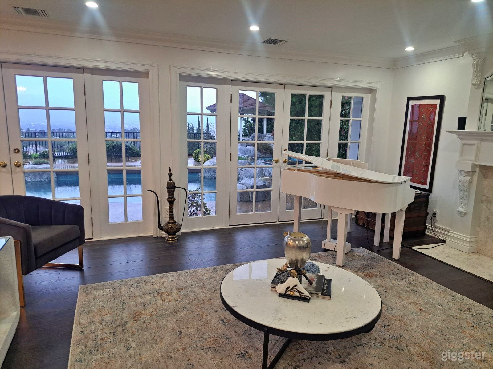 Architectural Masterpiece with City Views Photo 3