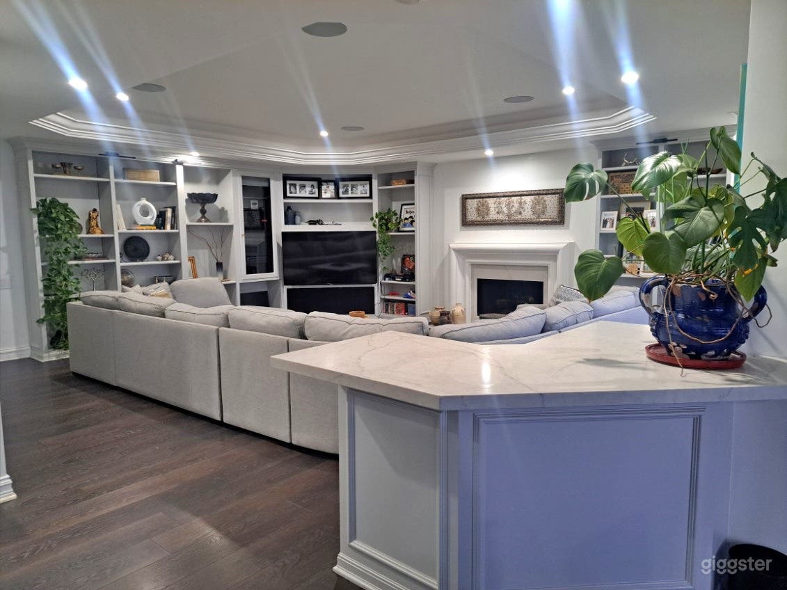 Architectural Masterpiece with City Views Photo 4