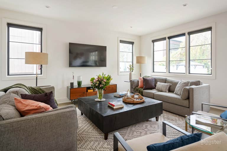  Modern Poncey-Highland Oasis 