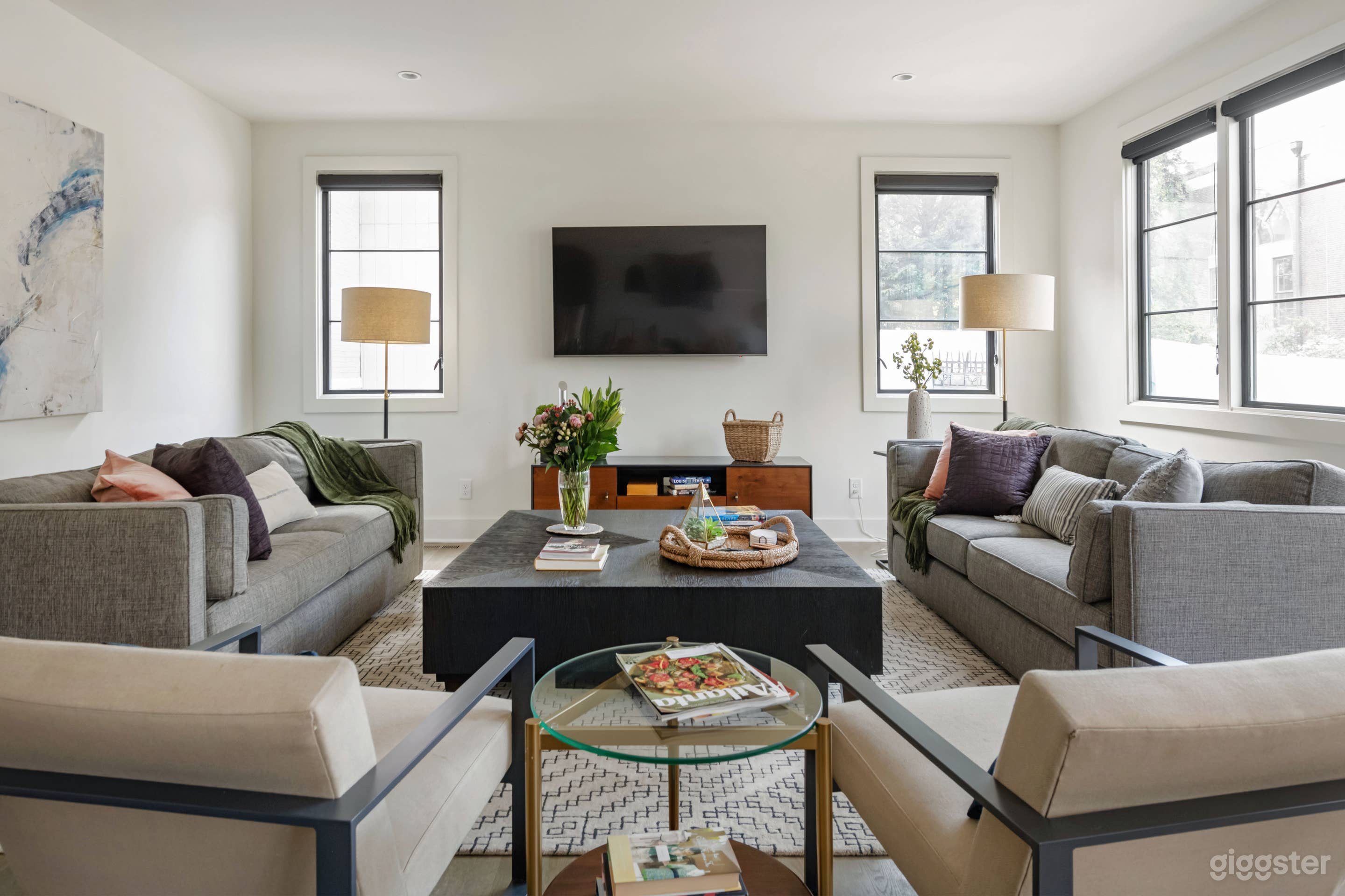 Modern Poncey-Highland Oasis Photo 1