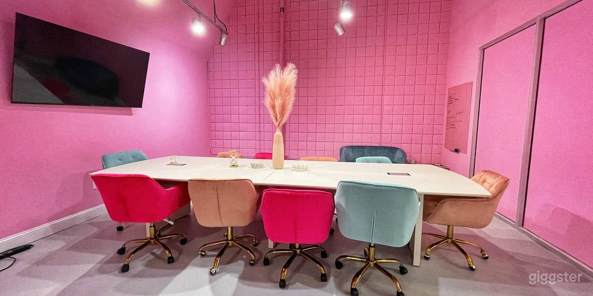 The perfect Pink Conference Room 