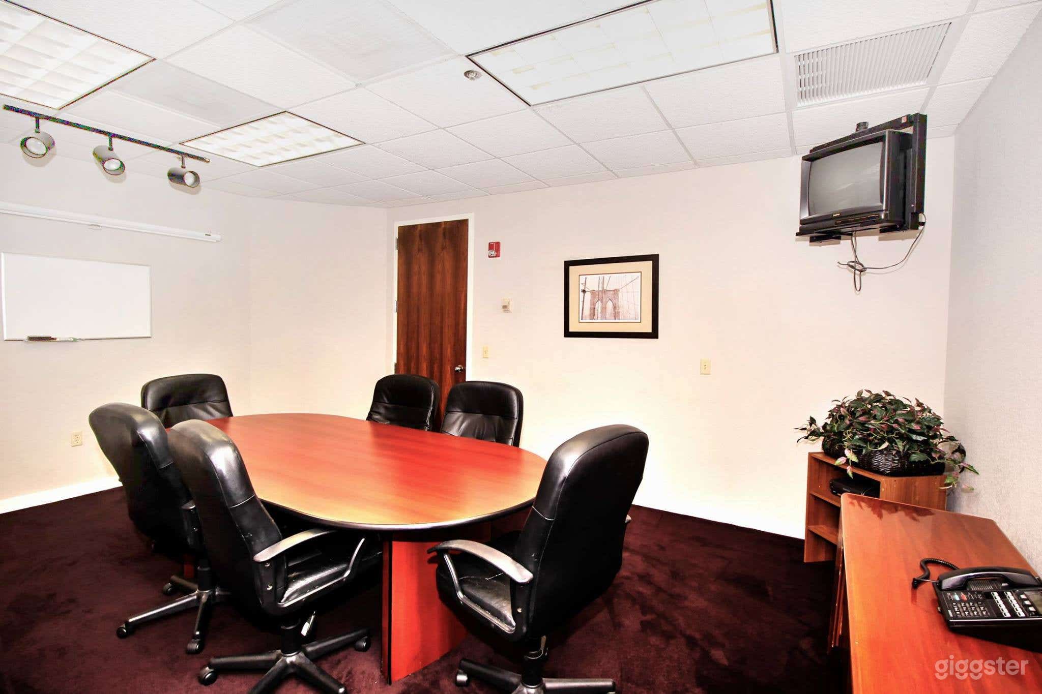 250 SQFT Conference/Meeting Room Photo 1