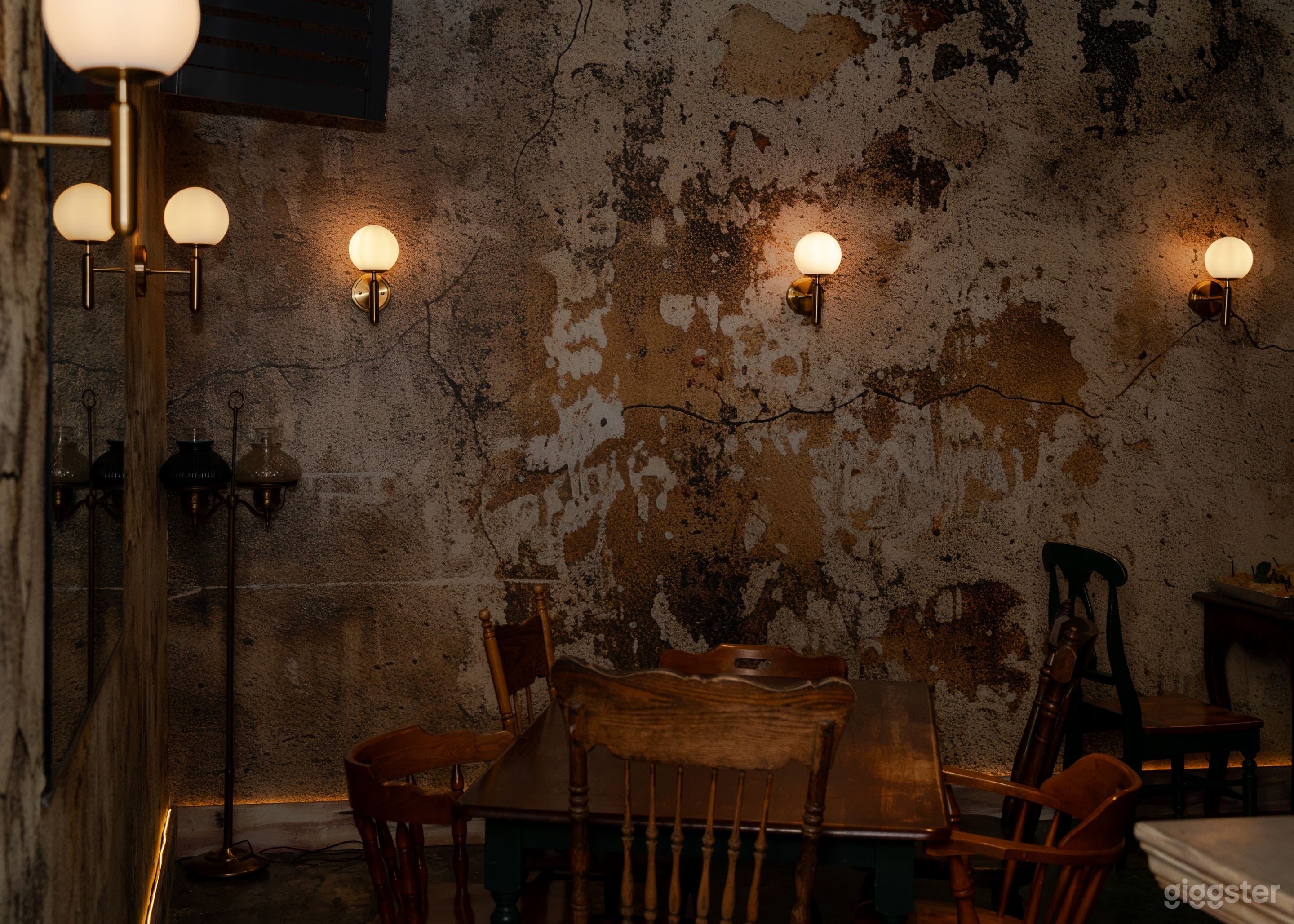 Speak easy wine bar Photo 2