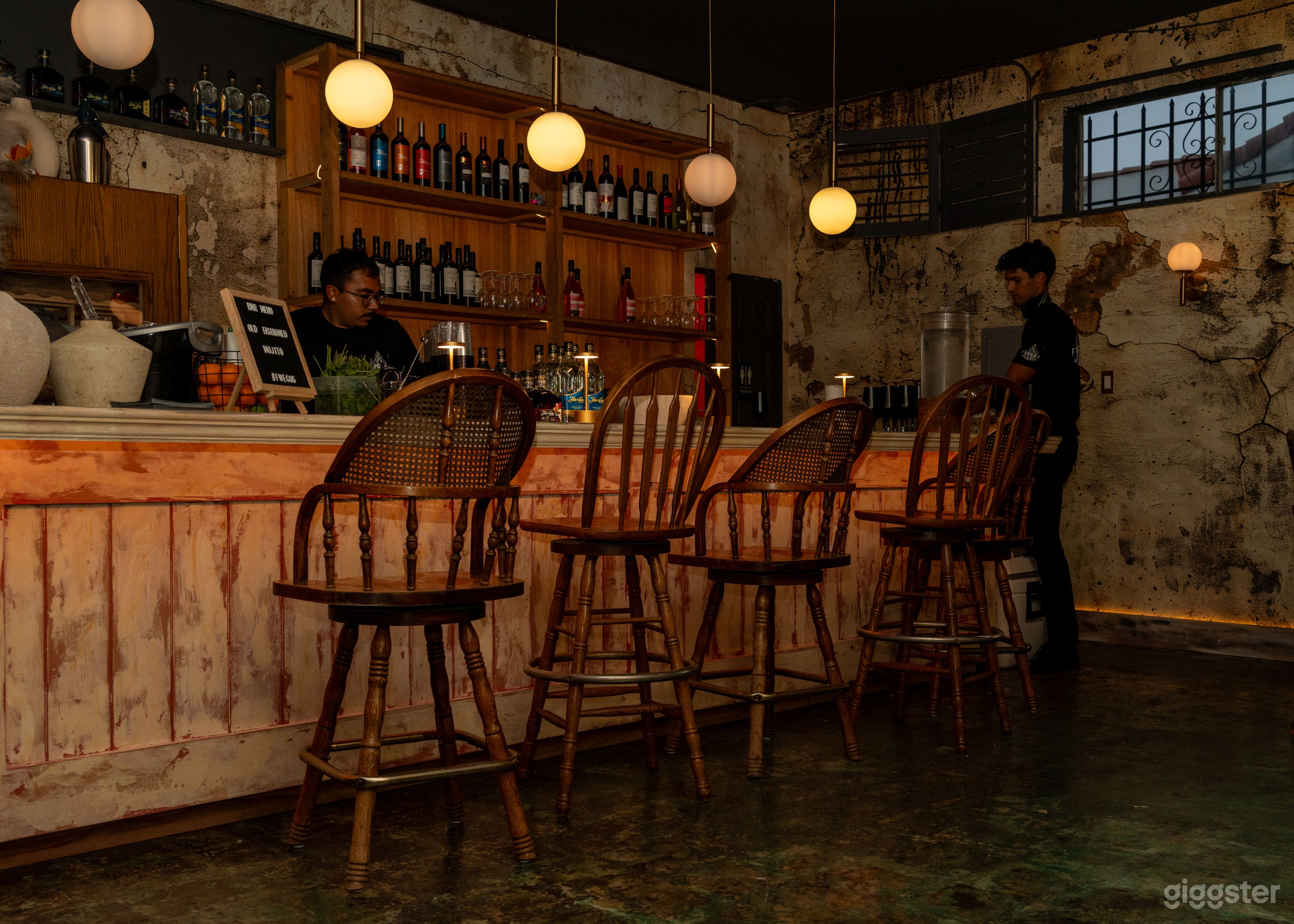 Speak easy wine bar Photo 4