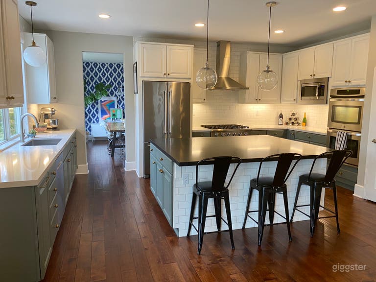  Kitchen facing towards dining room 