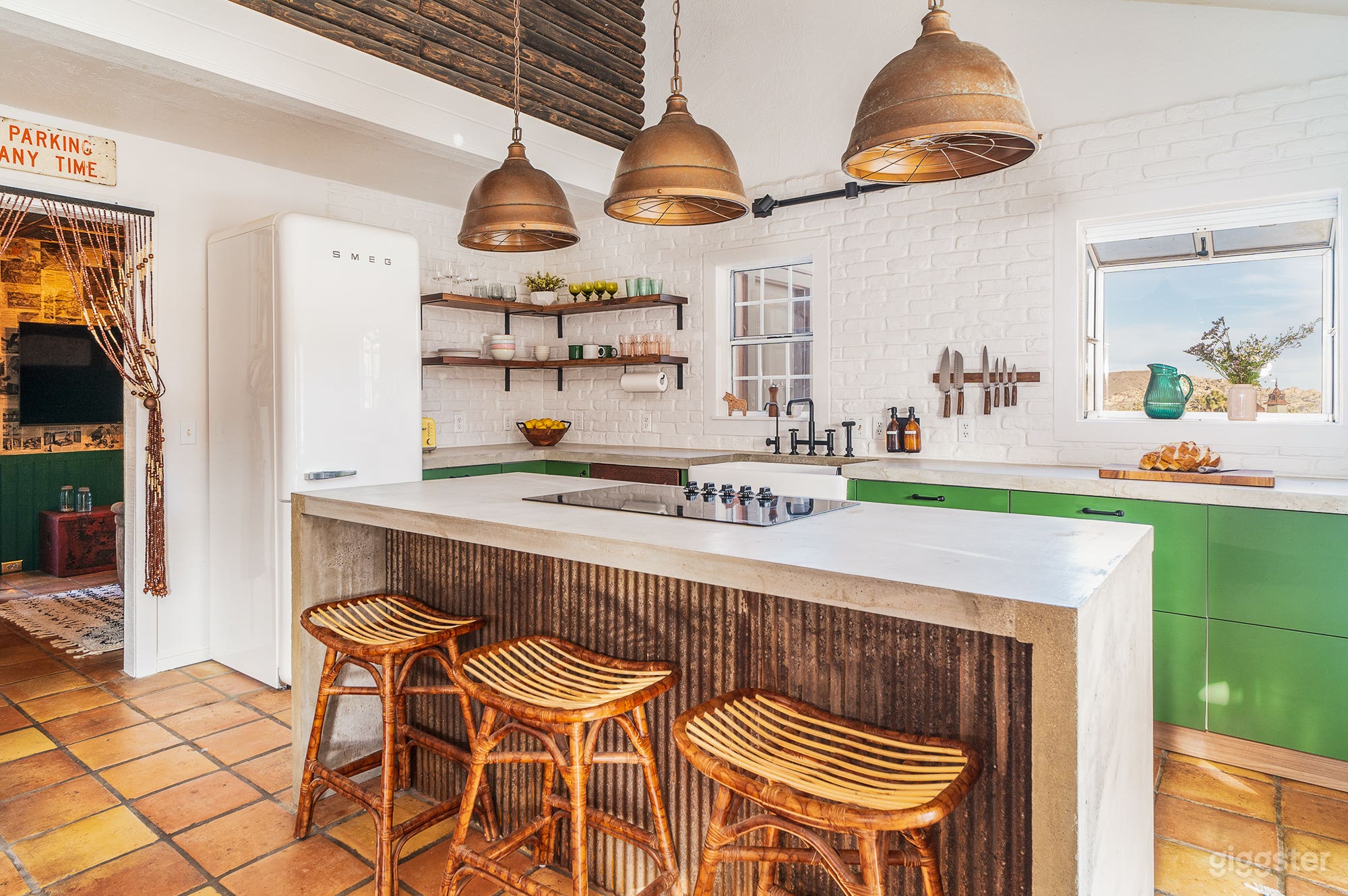 Entire Cabin on 4 Acres of Desert in Pioneertown Photo 2