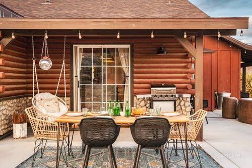 Entire Cabin on 4 Acres of Desert in Pioneertown Photo 4