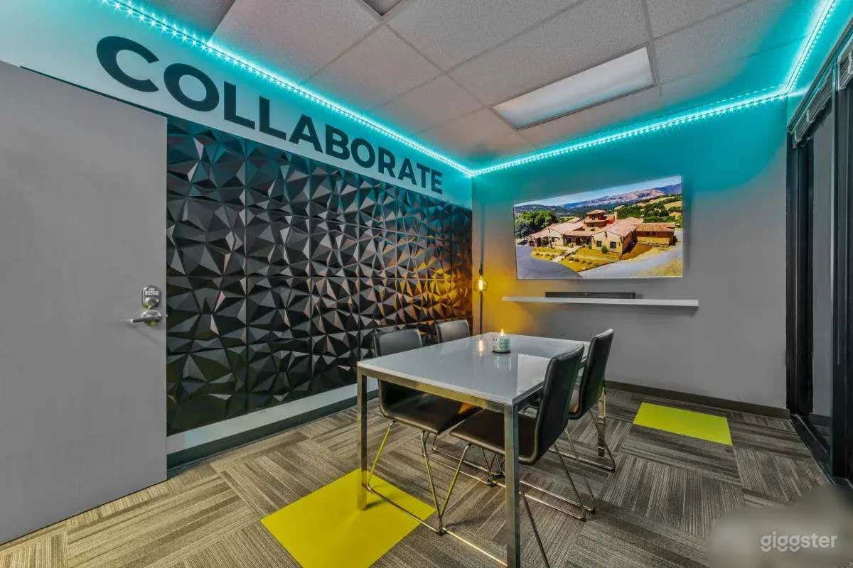 Modern Professional Meeting Room with WiFi Photo 1