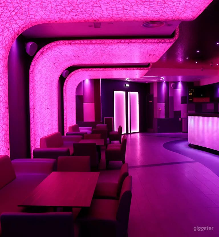  Multi-Room Paris Nightclub with Bar, Restaurant & Bowling 