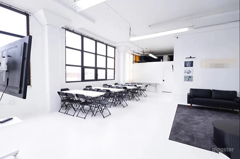  Bright All-White Studio With High Ceilings & Highway View 