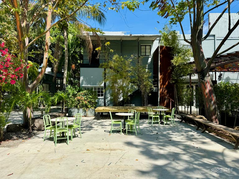  Vibrant Outdoor Haven - The Stage 