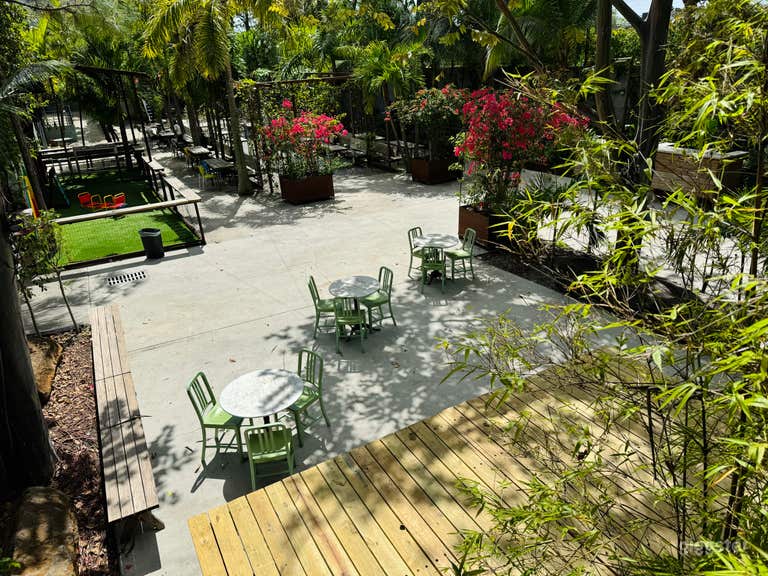  Vibrant Outdoor Haven - The Stage 