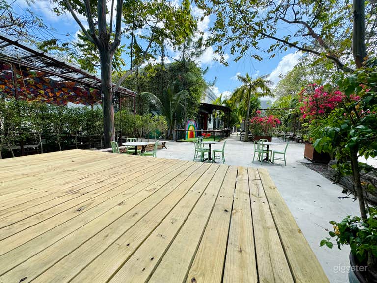  Vibrant Outdoor Haven - The Stage 