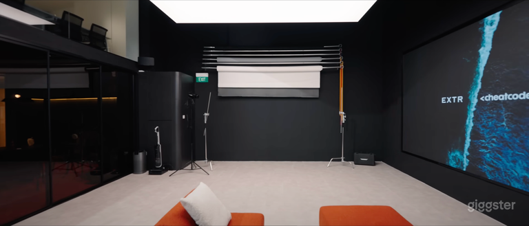  Estudio Moderno Industrial Minimalista y Espacio para Eventos 