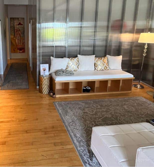  Lovely Lobby Studio for Photoshoots  