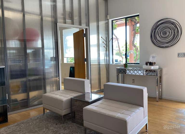  Lovely Lobby Studio for Photoshoots  