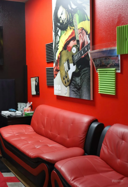 Well-equipped recording studio in Las Vegas Photo 3