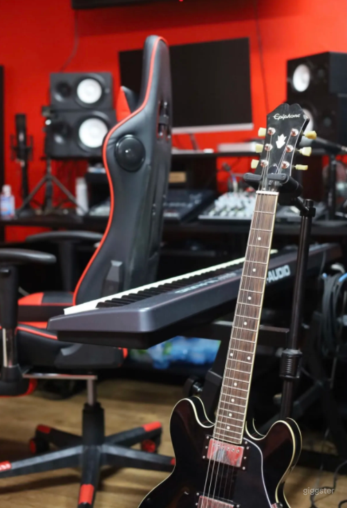 Well-equipped recording studio in Las Vegas Photo 4