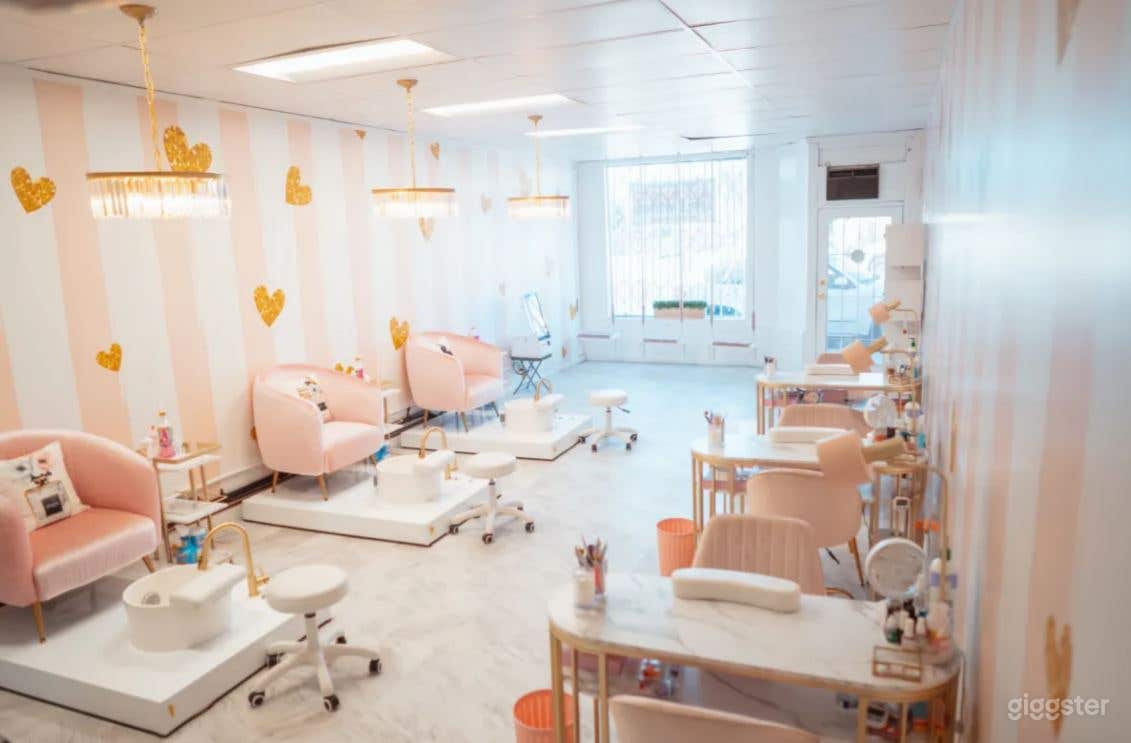 Nice Cozy Space to have Hosted or Private Events  Photo 2