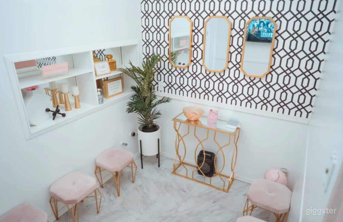 Nice Cozy Space to have Hosted or Private Events  Photo 4