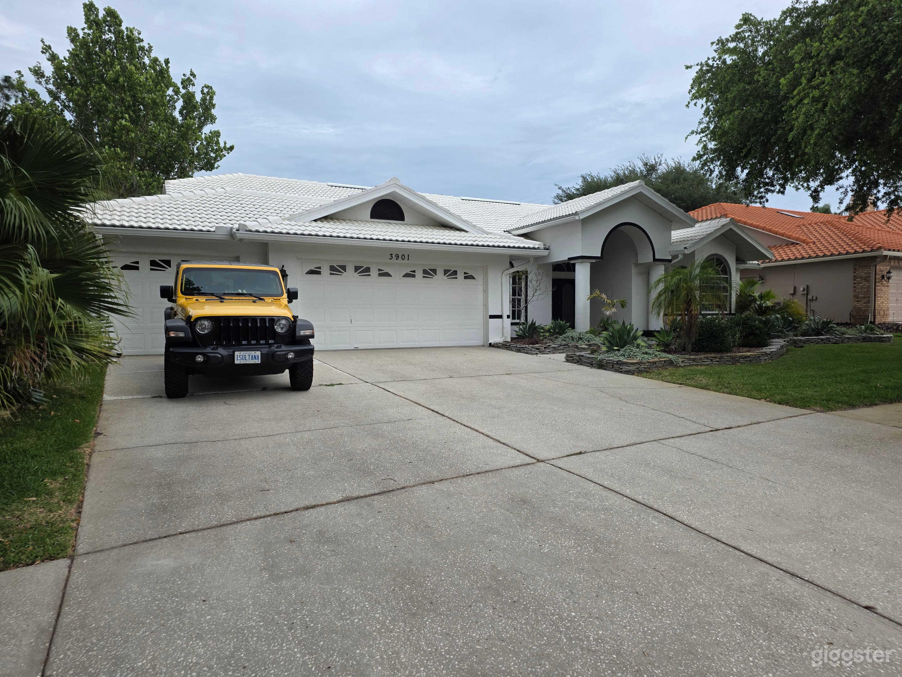 Beautiful house next to several golf courts Photo 2