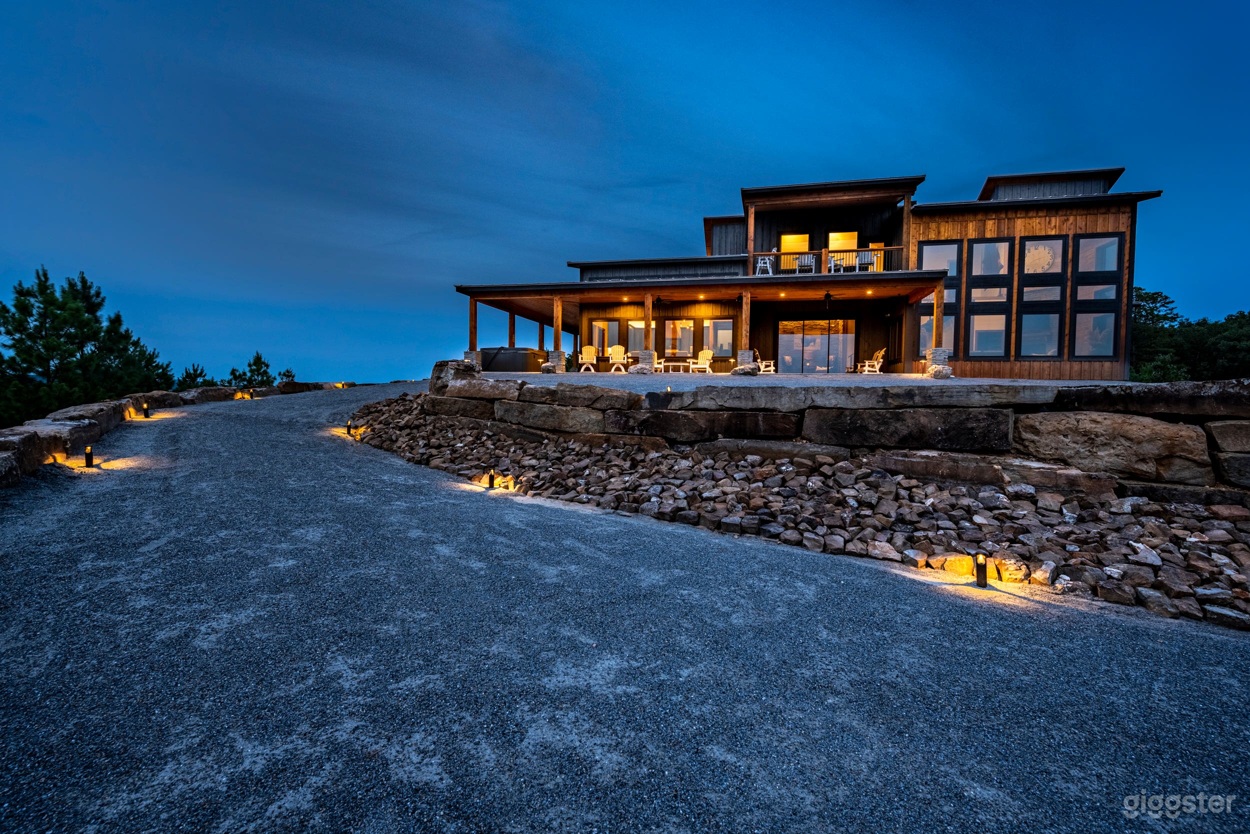 Mountain Top Luxury home with epic views! Photo 3