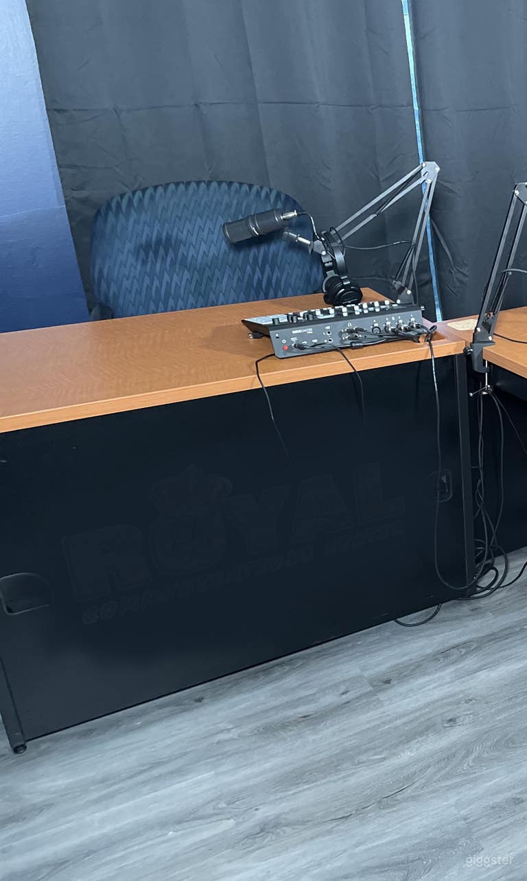  Studio de podcast bleu à Stamford 