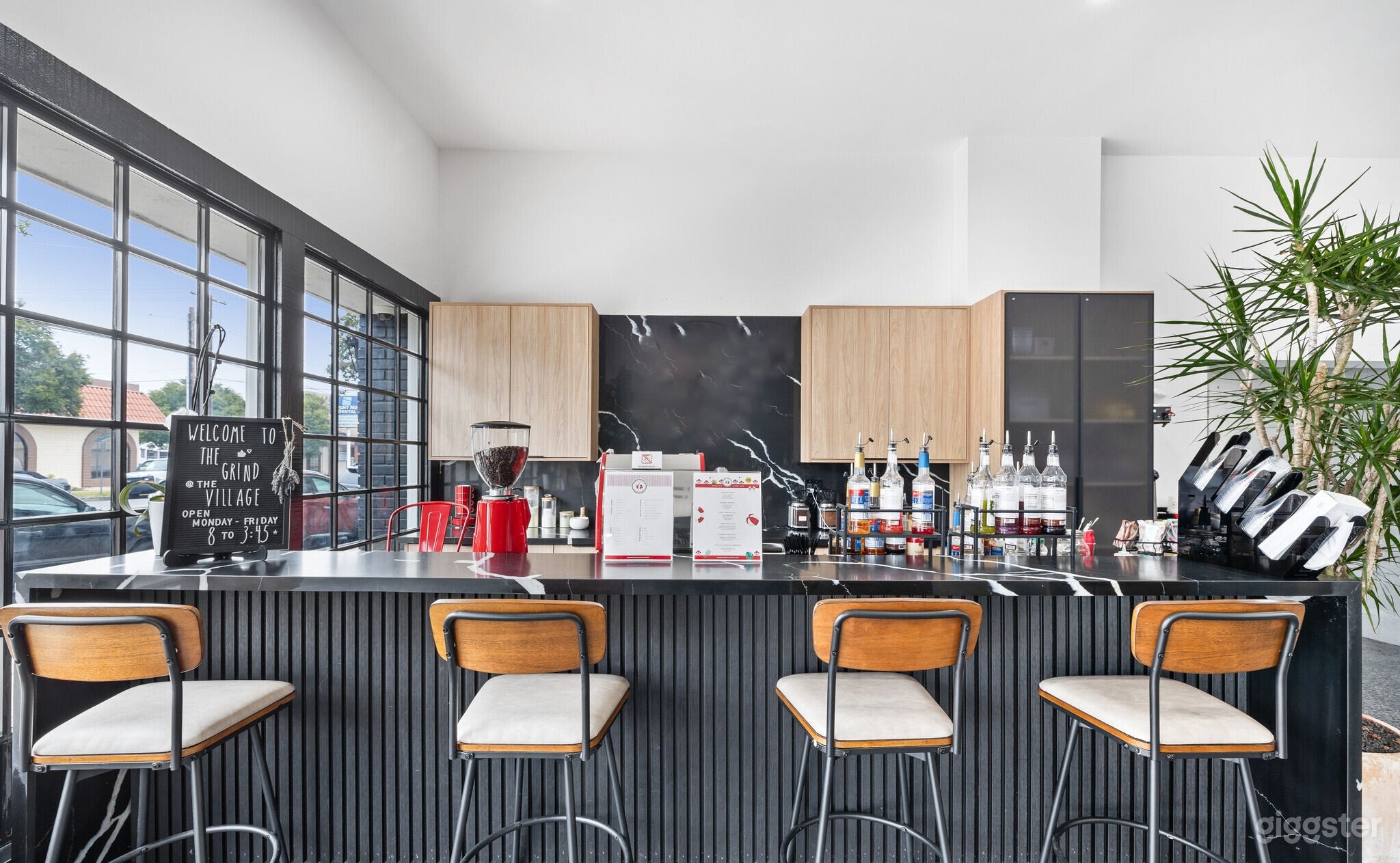 Spacious Modern Office in Burbank – Film/Photo Shoot Ready Photo 3